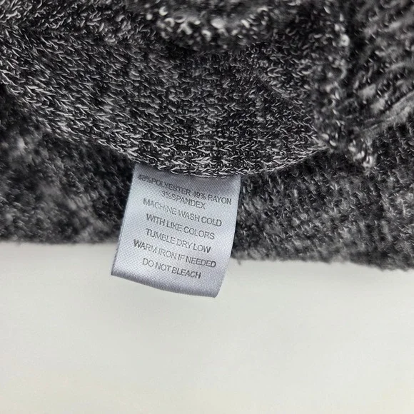 Indigo Rose Cold Shoulder Sweater Floral Embroidered Grey Knit Top Women's Small - Picture 8 of 8